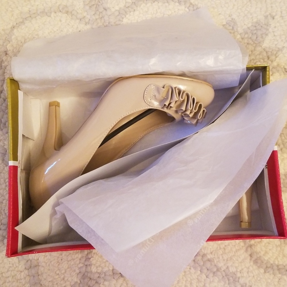 MOVING Pierre Dumas pumps